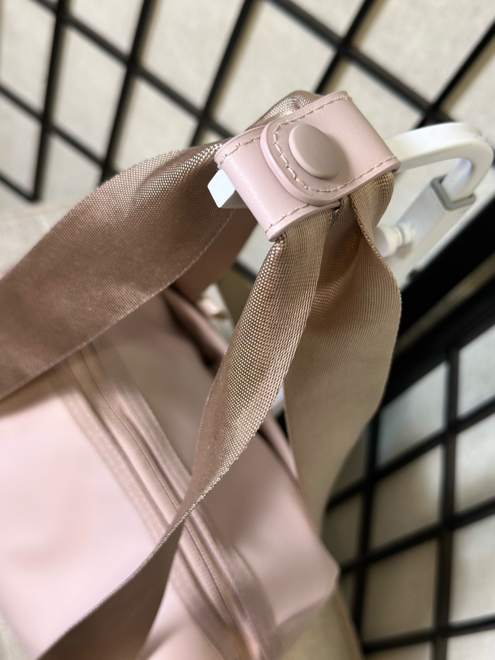 GYMSHARK Blush Pink Gym Bag - Picture 9 of 16